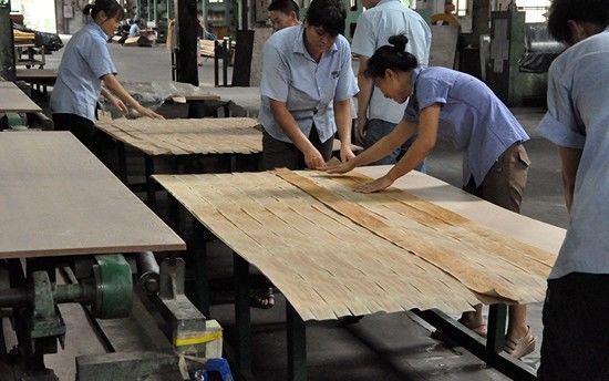 High-End Custom Recon Holz Veneer Farbiges Holz Cw-X3988 Gerades Getreide für normale Größe 2500*640mm Für Wandbedeckung