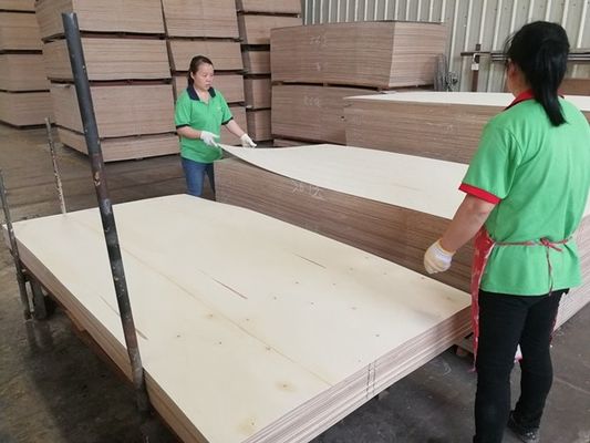 Top A Verarbeitung von Holz Veneer gewaschen Schwarz Apricot Krone Korn Dunkle Farbe Für Hotel Schrank Dekoration