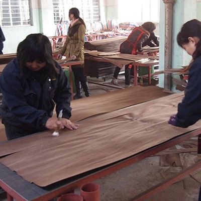 Techniken für das Schneiden von Geräten aus Holz