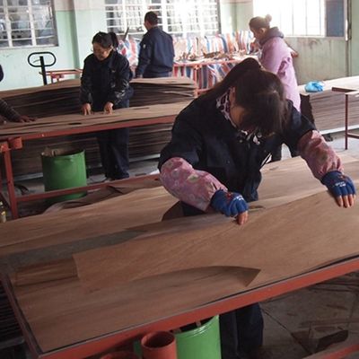 Grau gefärbtes, technisches Holzfurnier 3100mm für Türverkleidungen GW-X0133