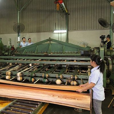 Amerikanisches natürliches Walnuss-Furnierholz-Viertel schnitt gerades dargestellt für die erstklassigen Möbel, die Hersteller Fsc China machen