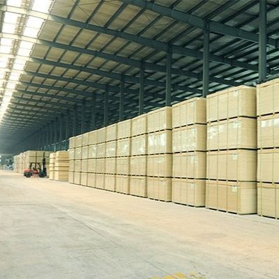 Oriented Strand Board OSB2 Three Layer With Radiata Pine 2745mm Länge für Ladebehälter