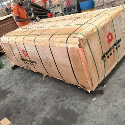 2440*1220 Ganzes Stück Gabun Okume Holzfurnier 0,2 mm - 0,4 mm Für Fancy Panels Fabrik