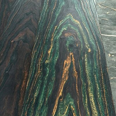 Pflanzengefärbtes umweltfreundliches Naturholzfurnier, schillerndes buntes dekoratives Holzfurnier für Möbel, Schränke und Innendekoration