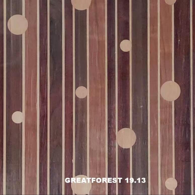 Künstlerisches Parkett Holzfurnier Symmetrische Collage Geometrisches Muster Reich an Farbe Holzmalerei 0,55 mm